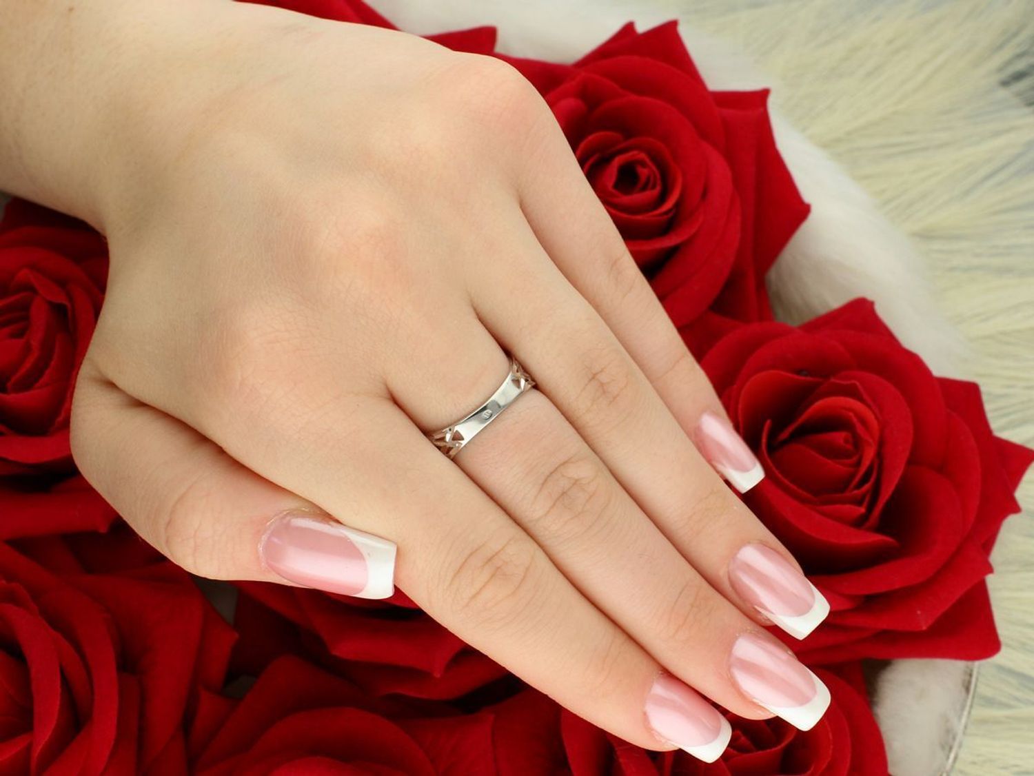 Pierścionek damski z białego złota próby 585 PI 2093A. Ażurowy wzór z cyrkoniami, rozmiar 16, waga 2,72 g. Subtelna elegancja i perfekcyjne wykonanie. Oryginalne opakowanie i gwarancja.1.jpg